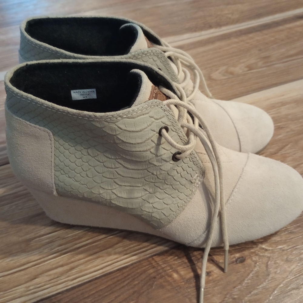 TOMS Snakeskin Texture “Desert Wedge” Booties in size 8